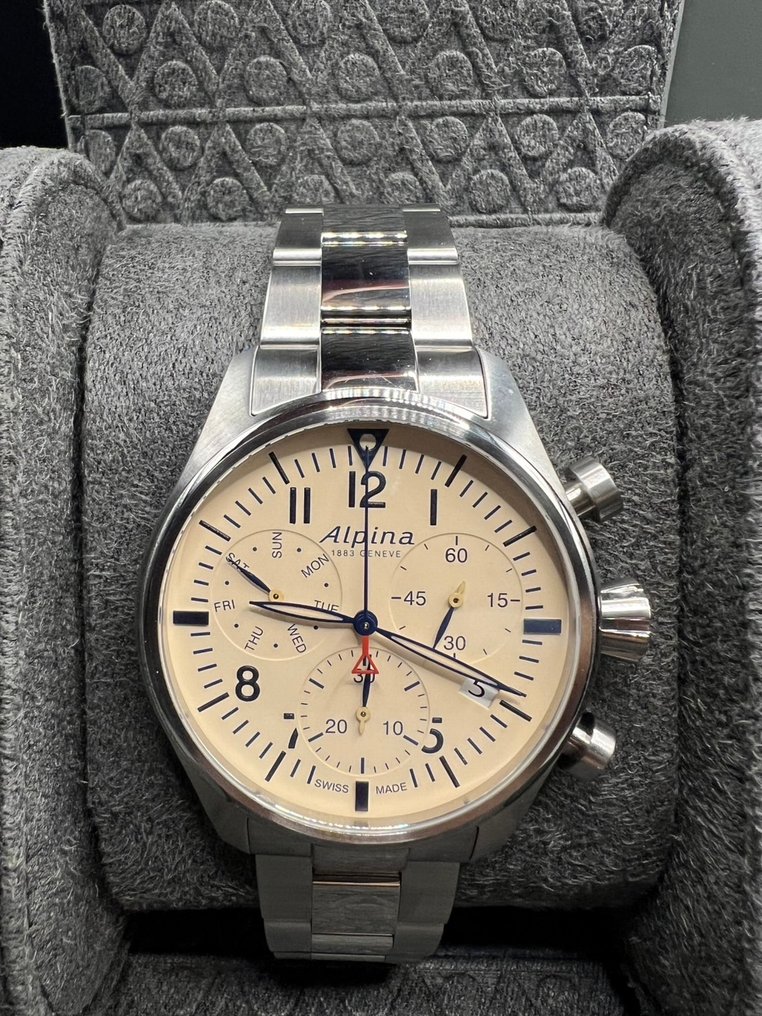 Alpina - Startimer Pilot Chronograph - Ei pohjahintaa - AL-371BG4S6B Beige dial enhanced with luminous blue hands. - Miehet - 2018 #1.0