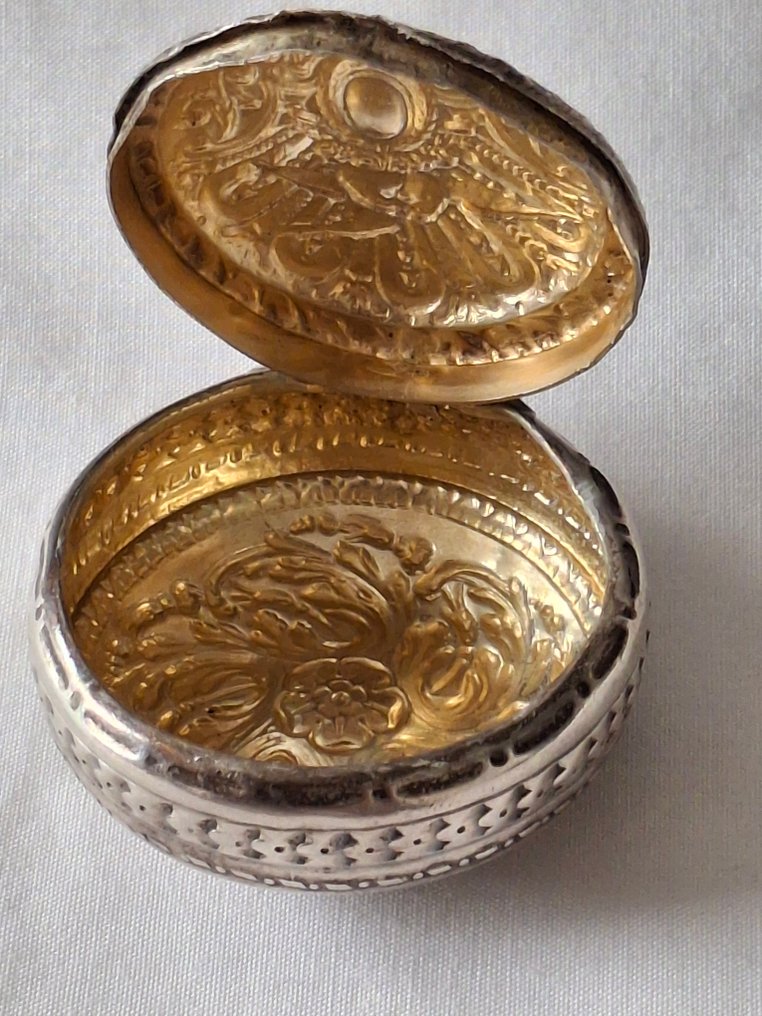 Contenitore per tabacco - Portatabacco in argento antico indonesiano con motivi floreali e uccelli - .800 argento - scatola di tabacco indonesiana #1.0