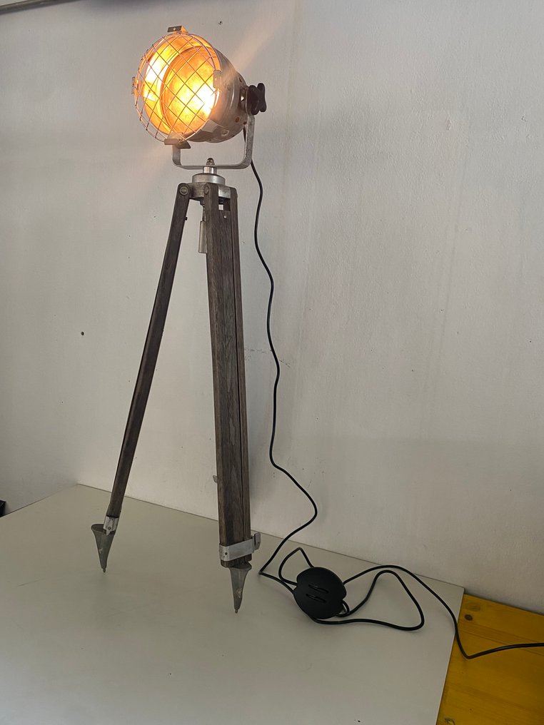 Φωτιστικό θεάτρου - Μέταλλο, Ξύλο #1.0