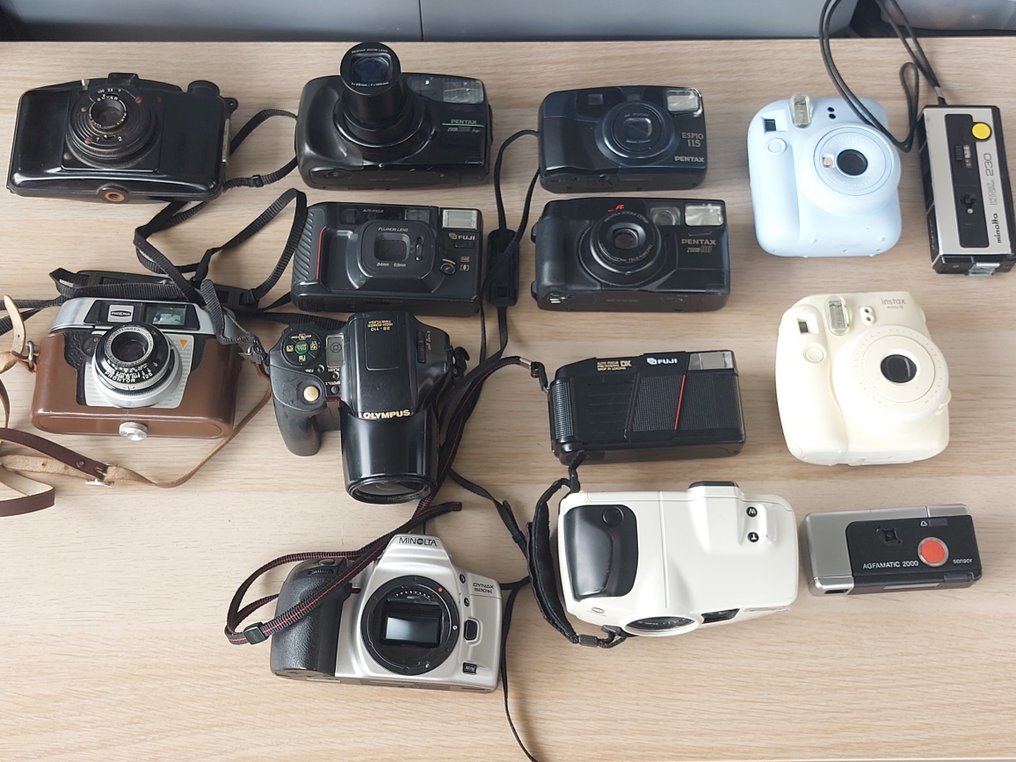 Minolta, Olympus, Fuji, Pentax, Fujifilm Dynax 500si; Riva Zoom 105L; Instax mini 8; Agfamatic 2000; Espio 115; Pentax Zoom 90; FUJI compact Analóg fényképezőgép #1.0