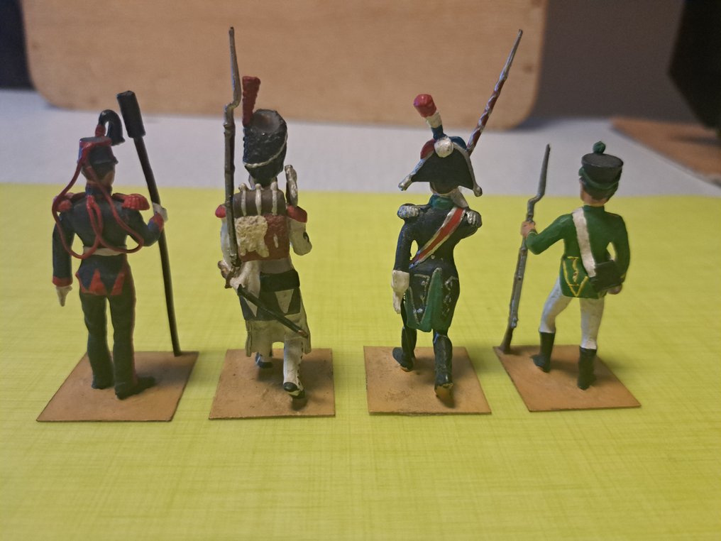 Collezione a tema - 4x figurine di soldati Almirall #1.0