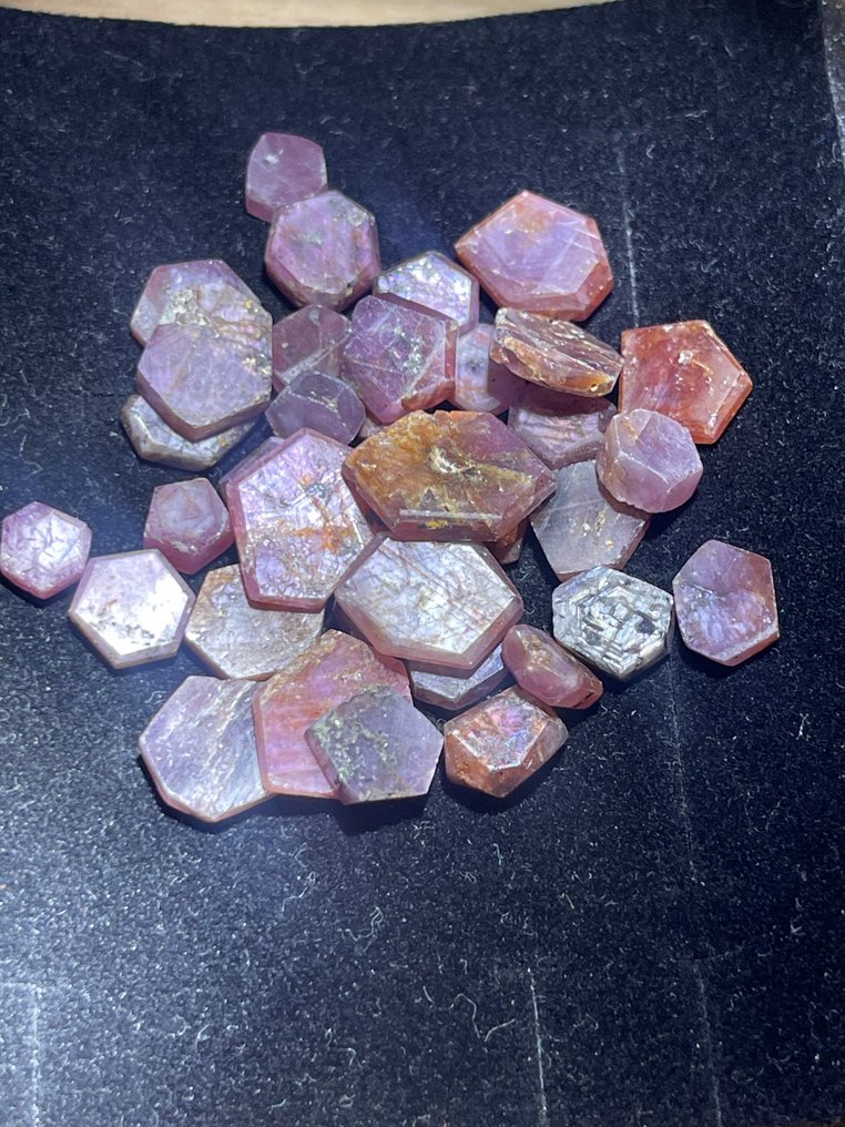 Ruby Cristale de rubin Trapiche extrem de rare! Piese cu fațetare hexagonală bine terminate, de calitate. - Înălțime: 12 mm - Lățime: 12 mm- 14.8 g #1.0