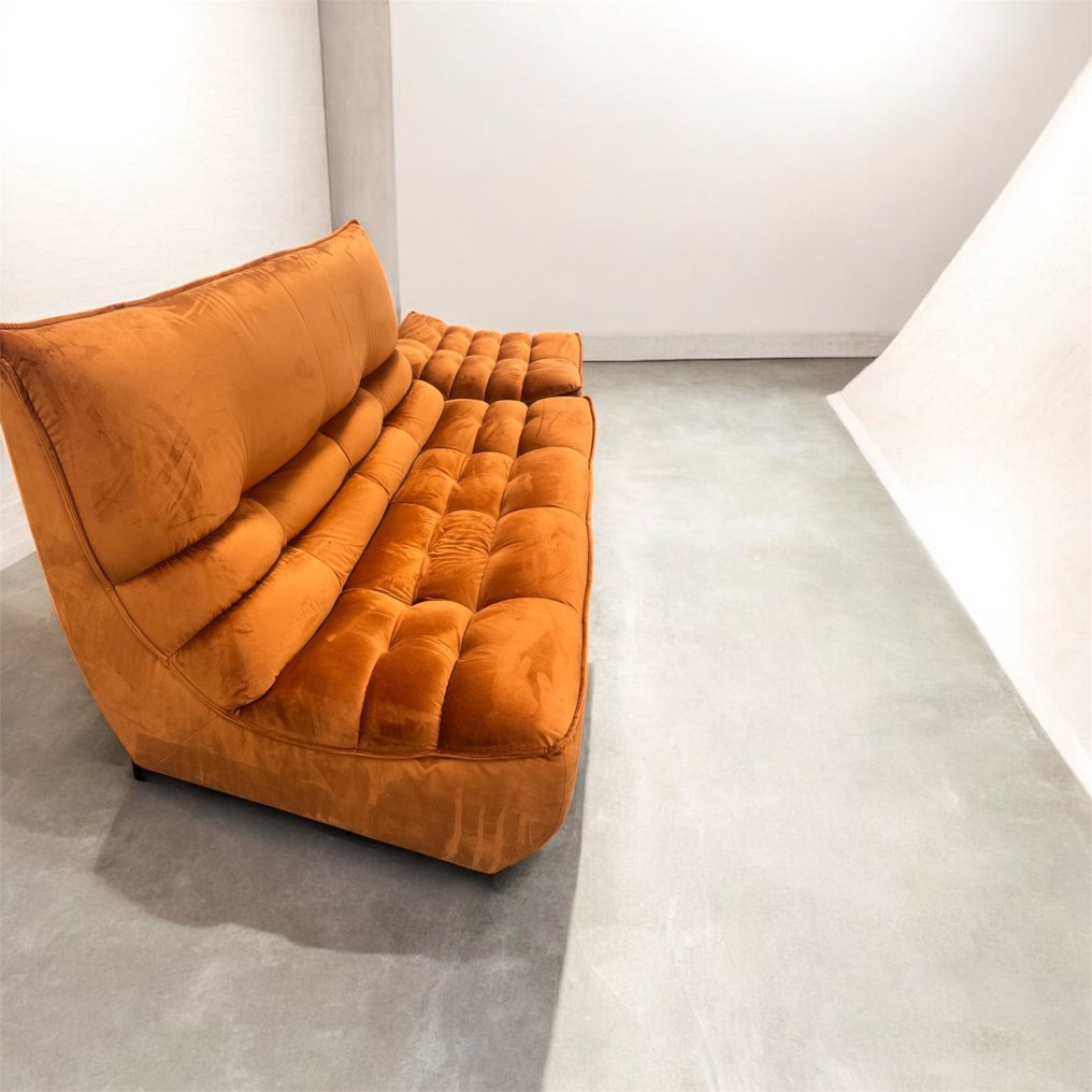 Leposohva (2) - Sametti, Puu - Suunnittelee sohvan ja jakkaran. #4.3