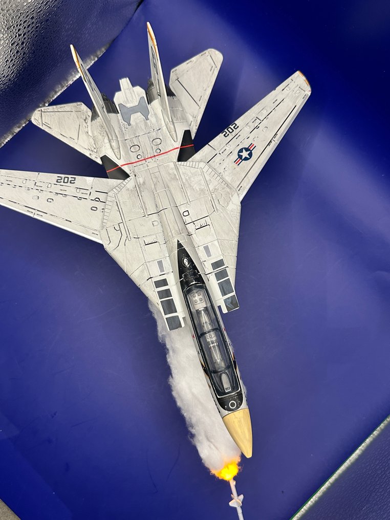 1:72 - Model military vehicle - F14 Tomcat - weathered sea/salt firing Sparrow missile #1.0