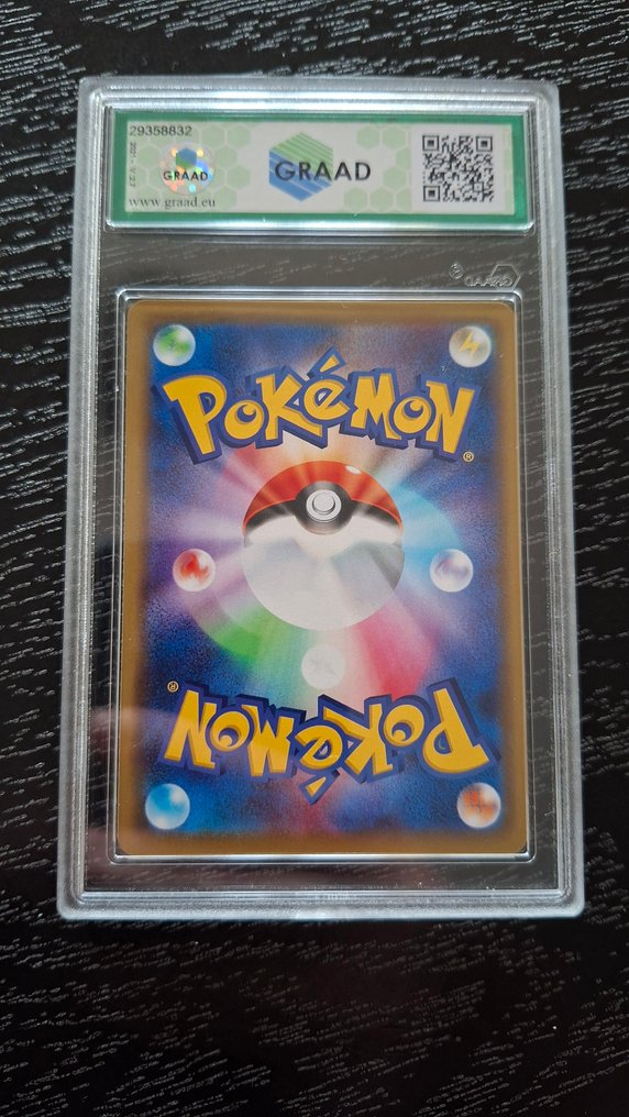Pokémon - 2 Graded card - Eevee, Snorlax, Charizard, Reshiram Full art - Graad #4.3