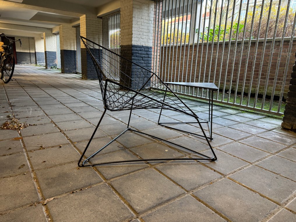 IKEA - Niels Gammelgaard - Καρέκλα - Καρέκλα από σύρμα 'OTI' & σπάνιο ταιριαστό τραπεζάκι - δεκαετία του 1980. - Χάλυβας, Μέταλλο - Σετ (Καρέκλα + Πλάι Τραπέζι) #2.1