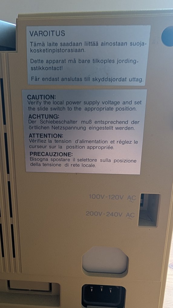 Sharp PC-7100 portable - Computer all-in-one - con custodia #3.2