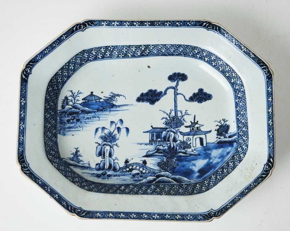 Serveringsfat - Glaserad porslin - Qing-dynastin, Qianlong #1.0