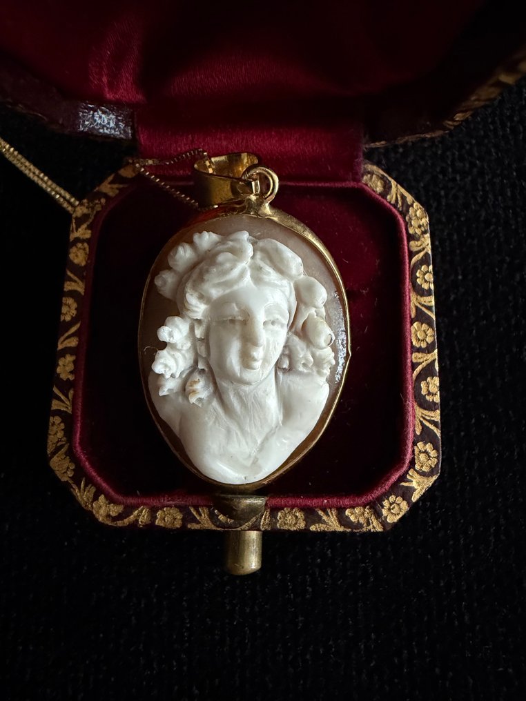 精美的法国浮雕吊坠和项链，镀金纯银——卓越的雕刻工艺 - 浮雕贝壳 #3.2