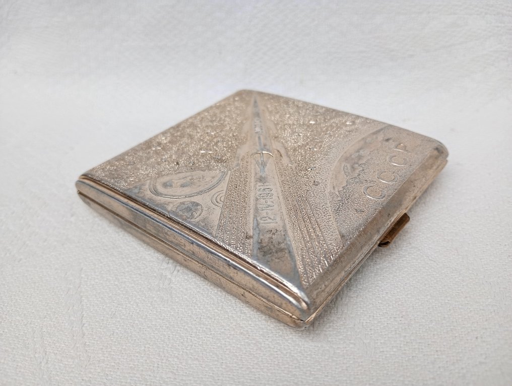USSR Cigarettes and cigarette case Vostok 12-IV-1961 - 1960-1970 #4.3