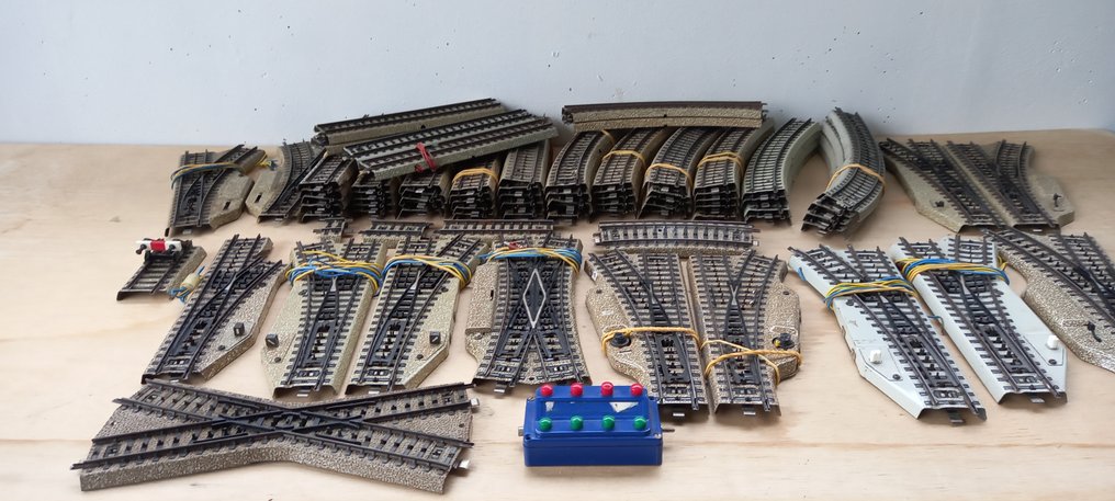 Märklin, Primex H0 - Serie 5100/5106/5120/5200 - Tory kolejowe (modelarstwo) (79) - 79-częściowa partia M-Rails i zwrotnice. #1.0