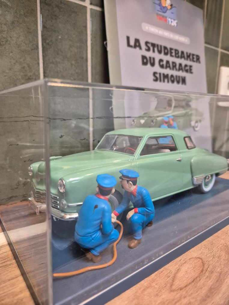 Moulinsart 1:24 - Machetă mașină - Hachette - Tintin – Mașină 1/24 – Studebaker-ul din garajul Simoun #1.0