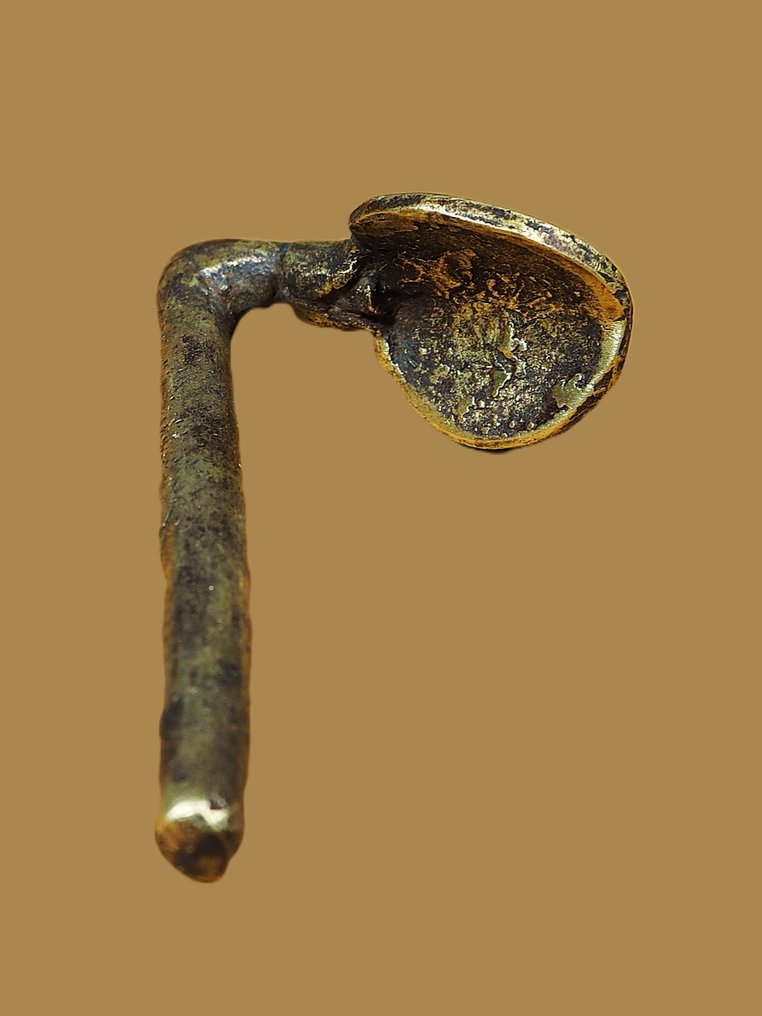 Poids à peser l'or figuratif. Houe. - Abrammouo. - Akan - Côte d'Ivoire #4.3