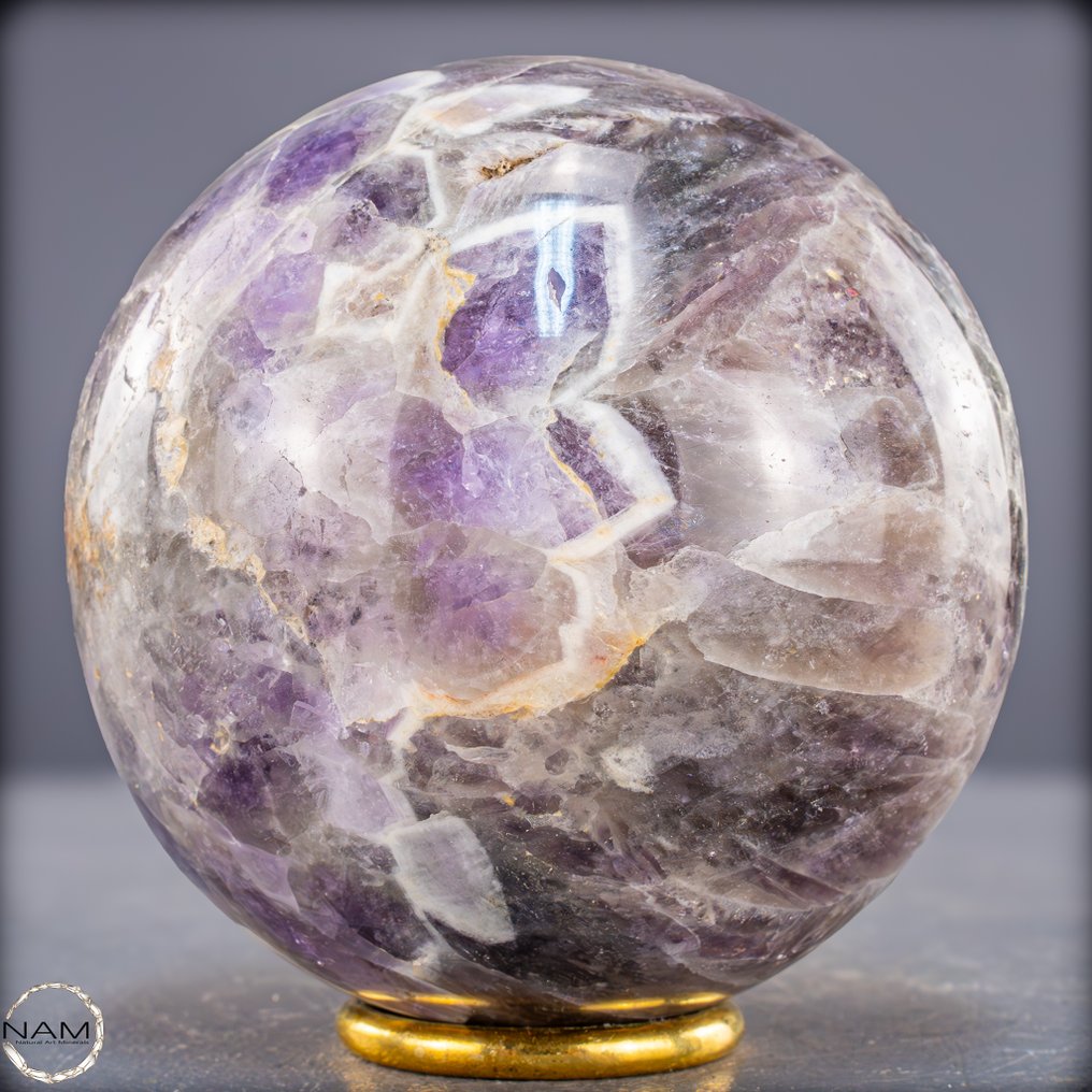 Natural Chevron Amethyst sphere – A fascinating interplay of light, structure, and depth.- 1367.65 g #2.1