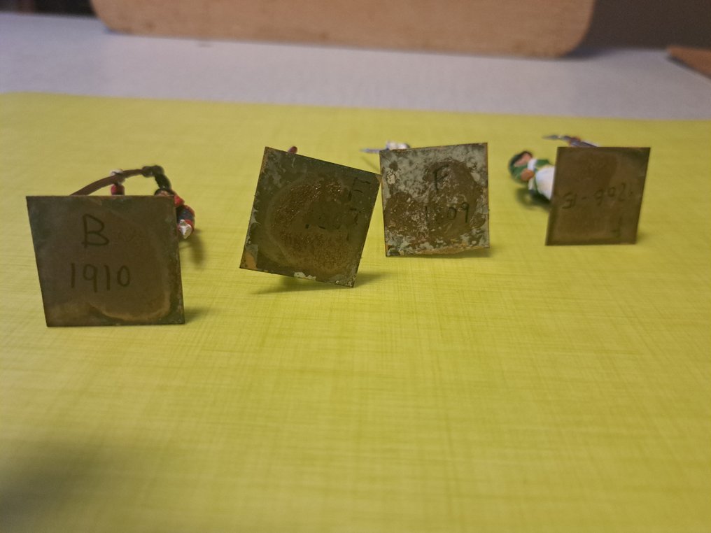 Collezione a tema - 4x figurine di soldati Almirall #2.1