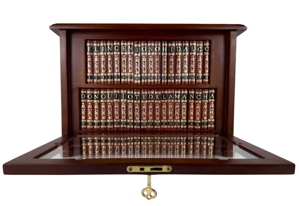Bogreol (38) - Dekorativt udstillingsskab med 38 bind af Don Quixote, Cervantes - Træ, Krystal, Forgyldt messing - Med nøgle, 43 x 30 cm. #1.0