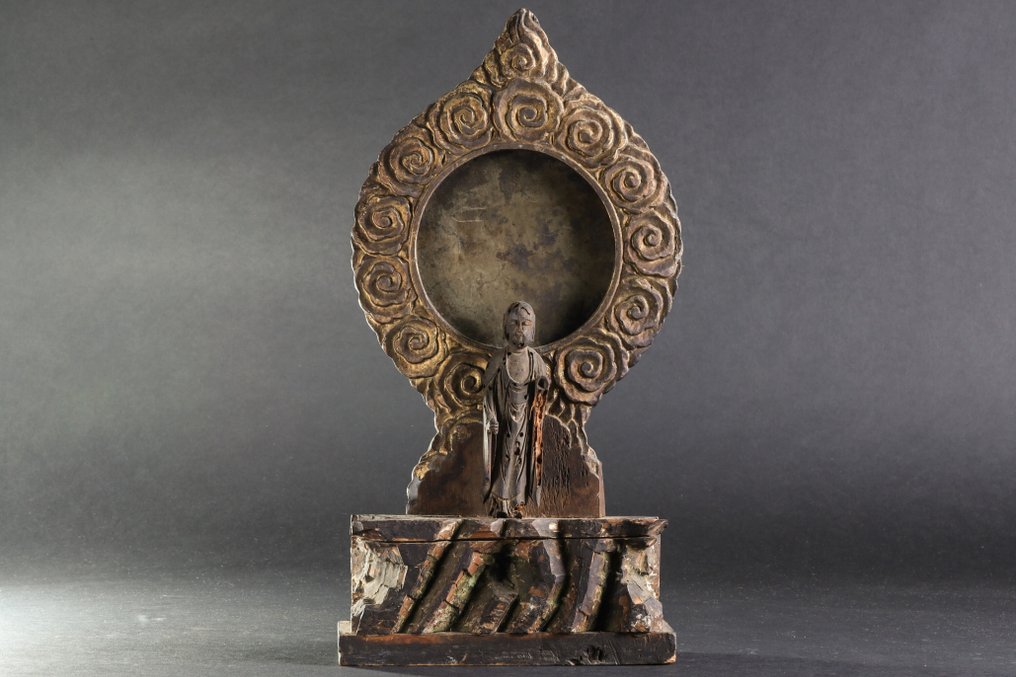Antique Buddha Sclpture with Bronze Mirror by Fujiwara Mitsumasa (藤原光政) - 塑像 木 - 日本 - Edo Period (1600-1868) #1.0