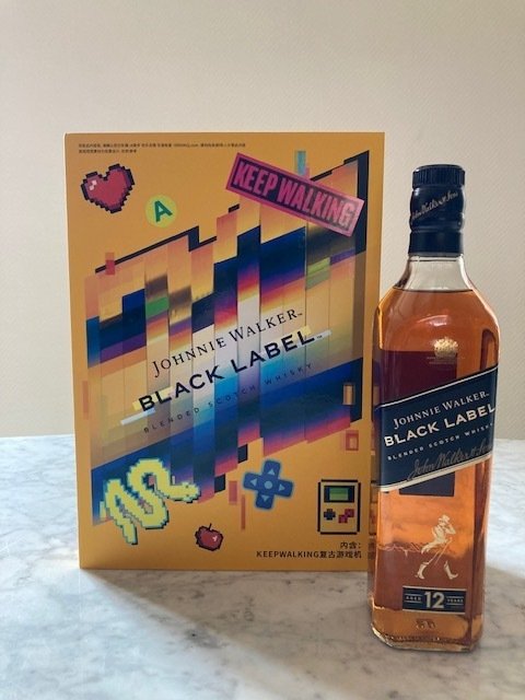 Johnnie Walker 12 years old Black Label - Retro Game Console Gift Box - 700ml #1.0