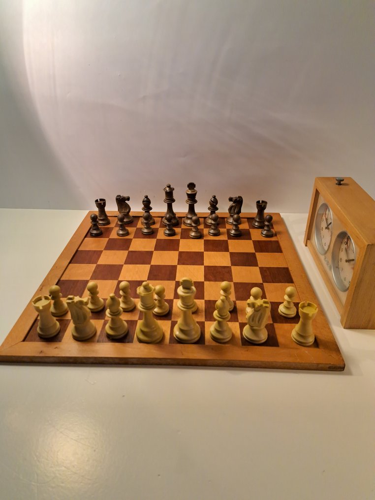 西洋棋套裝 - Verzwaard Staunton schaakspel + schaakklok - 钢铁和塑料 #1.0