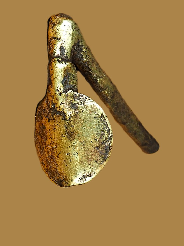 Poids à peser l'or figuratif. Houe. - Abrammouo. - Akan - Côte d'Ivoire #1.0