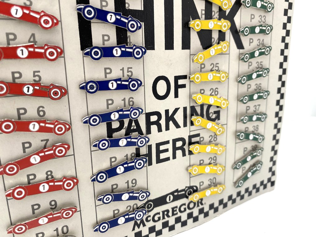 McGregor toonbankdisplay - met ‘race’ speldjes #3.2