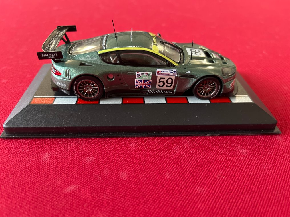 1:43 - Voiture de course miniature - Aston Martin DBR9 #4.3