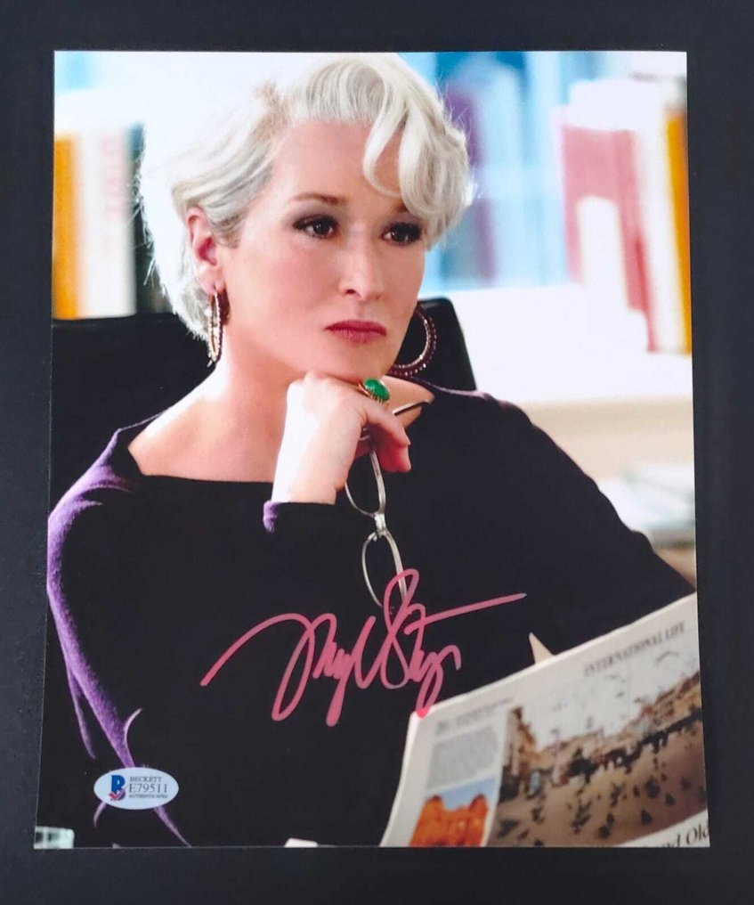 The Devil Wears Prada - Meryl Streep (Miranda Priestley) - Signed 8x10 Photograph - Beckett COA #4.3