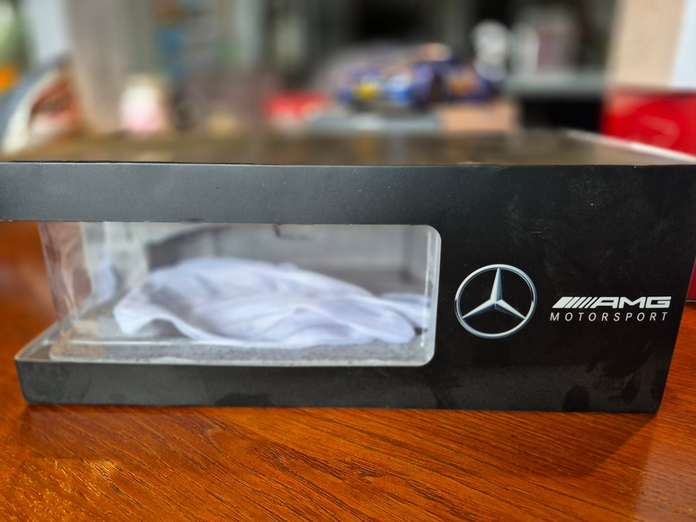 MiniChamps 1:18 - Model race car - Mercedes-AMG C63 DTM Euronics #2 Paffett #1.0