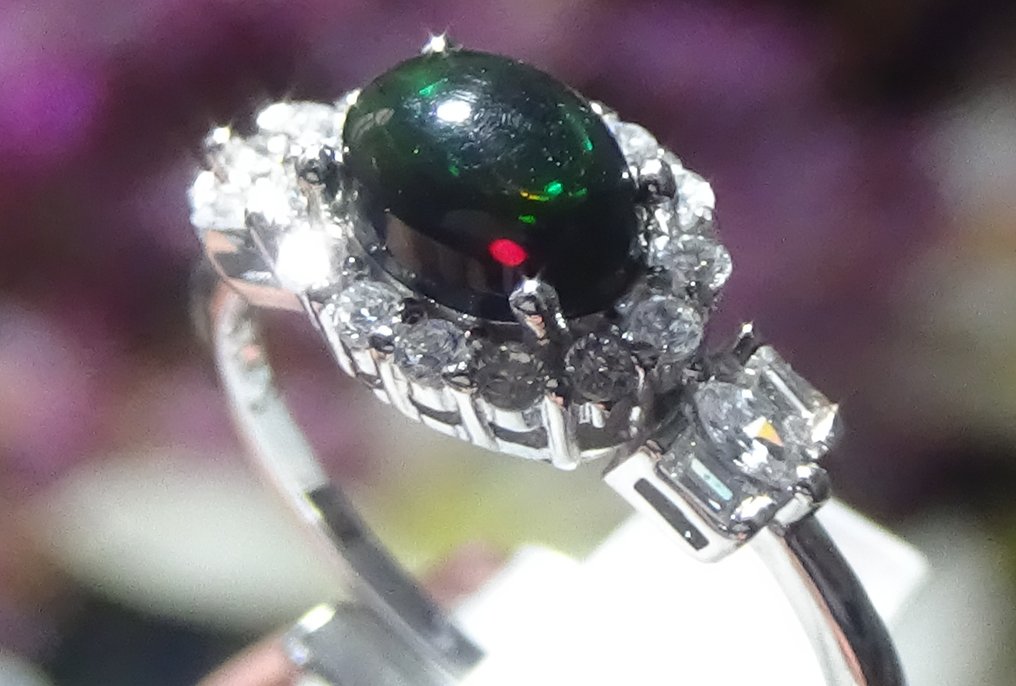 Opal Ring - Height: 26 mm - Width: 20 mm- 2.6 g - (1) #1.0