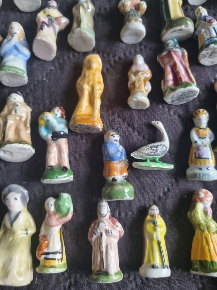 Unknown - Αγαλματίδιο μινιατούρα - Collectie fèves kleine porseleinen beeldjes (154) - Πορσελάνη, Κεραμικό #3.2