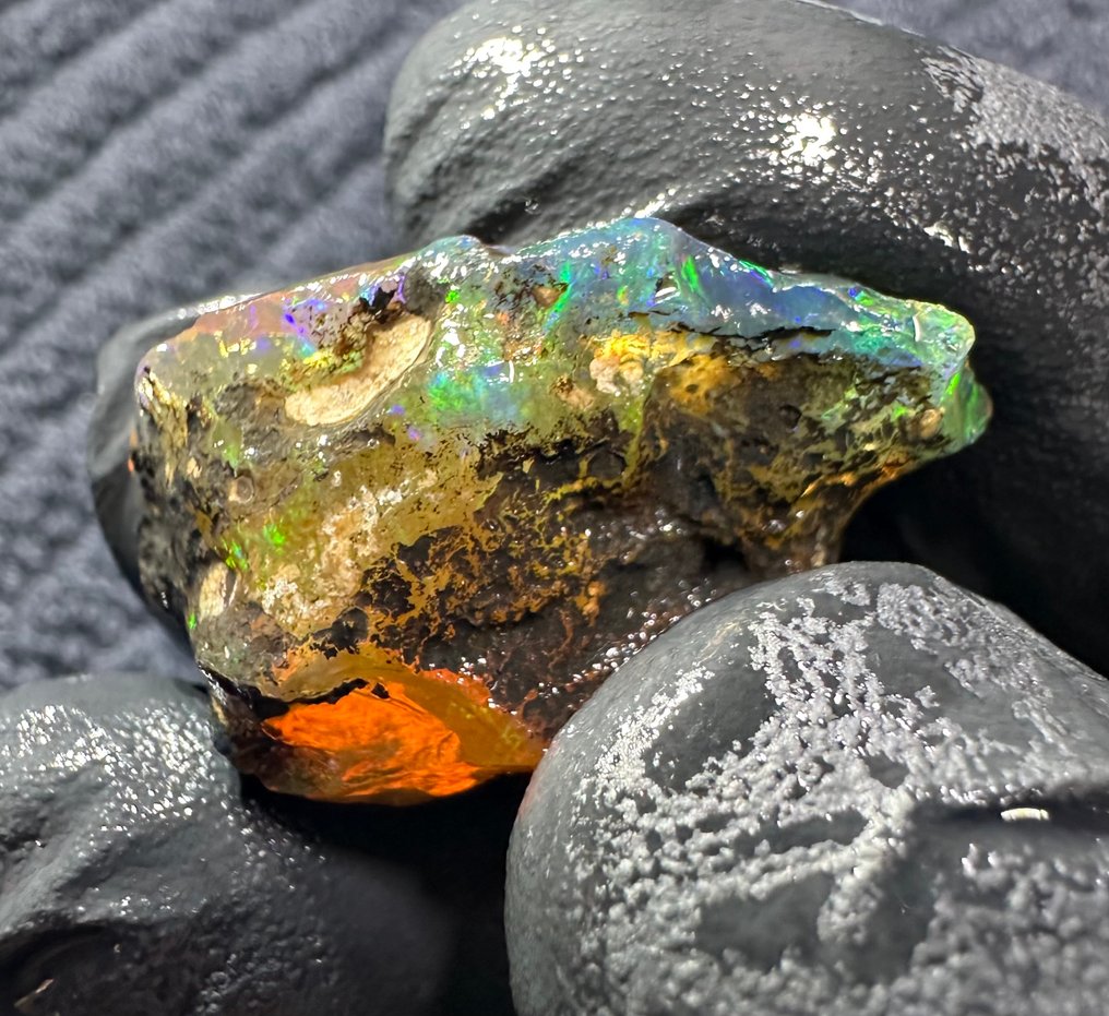 28ct Crystal Opal Rough- 5.6 g #1.0