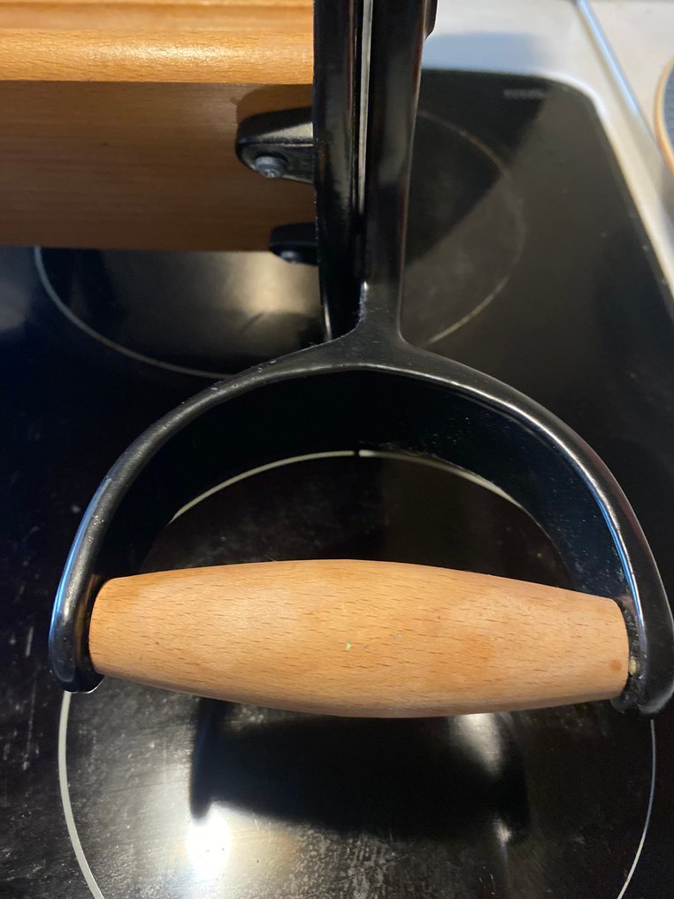 Raadvad - Ove Larsen - Brødskærer - 294 - Rustfrit stål, Støbejern, Bøg #2.1