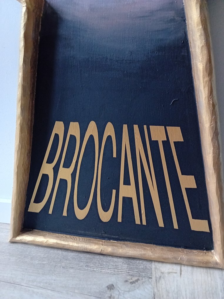 Watchful eye looking through the keyhole at the flea market. - K.LINE - Advertising sign - Wood #3.2