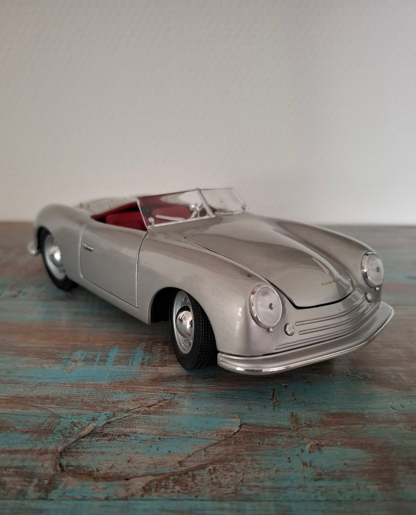 Maisto 1:18 - Σπορ αυτοκίνητο μοντελισμού - Porsche No. 1 Typ 356 Roadster (1948) #1.0