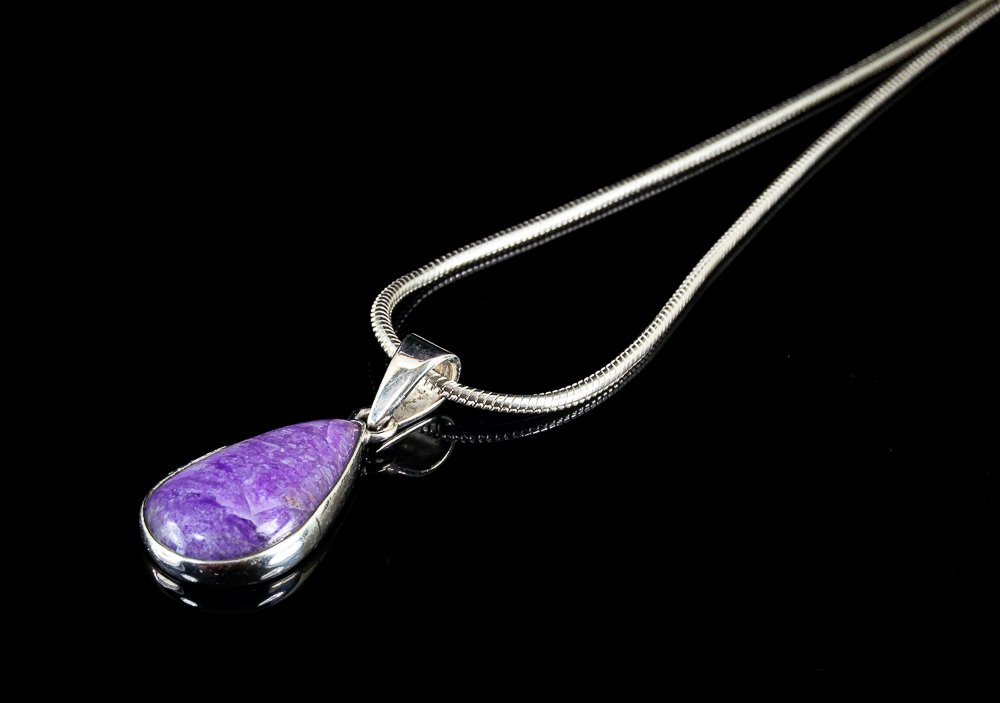 Cabochon viola Sugilte in argento sterling 925, con un pendente in argento 925 e una catena a forma Pendente- 12 g - (1) #1.0
