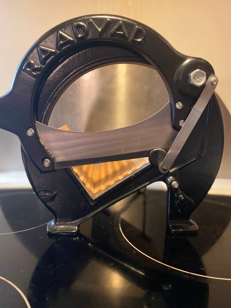 Raadvad - Ove Larsen - Brødskærer - 294 - Rustfrit stål, Støbejern, Bøg #1.0