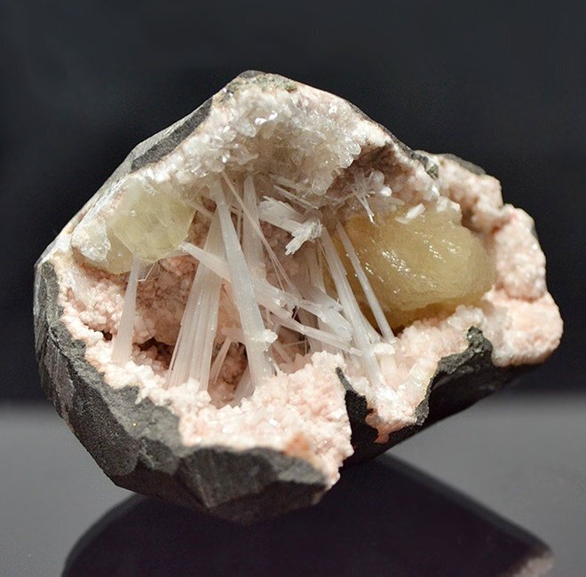 Beautiful Scolecite Specimen - Height: 5 cm - Width: 8 cm- 300 g #1.0