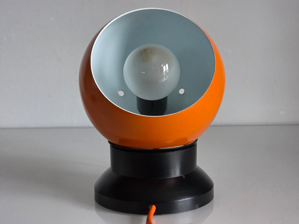 Ikona duńskiego designu z lat 70. – pomarańczowa lampa magnetyczna Benny'ego Frandsena - Lampada da comodino - Metallo, Plastica #2.1