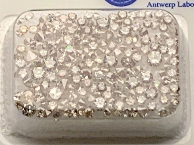 Utan reservationspris - 213 pcs Diamant  (Naturligt färgad)  - 3.28 ct - Rund - Fancy light Brun - SI1, I3 - Antwerp Laboratory for Gemstone Testing (ALGT) - Färg Champagne #1.0