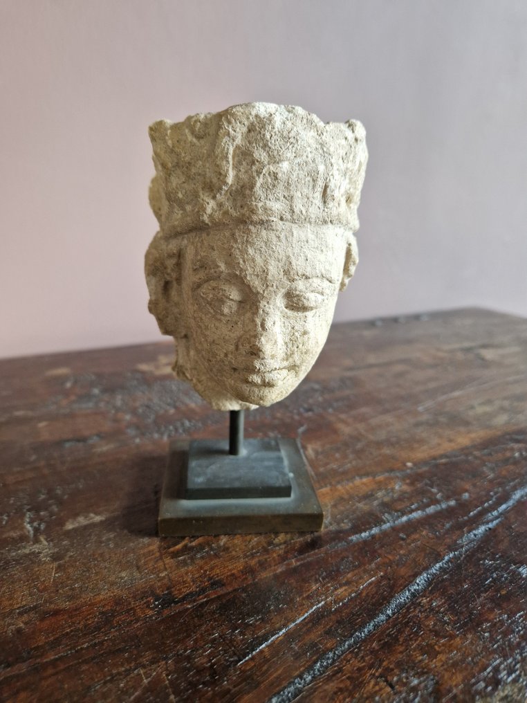 Gandhara Hoofd，约公元2至3世纪。（最初被认为是17世纪的古董） - 砂岩 - 印度 - 阿拉維多王朝（16-17世紀） #1.0