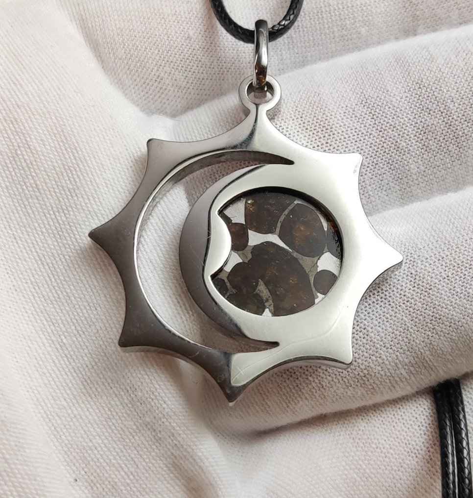 Meteorite Pendant SERICHO - Height: 49 mm - Width: 37 mm - 13 g #1.0