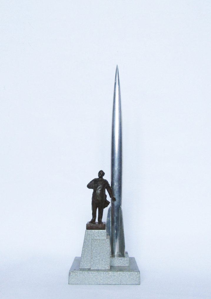 Composizione desktop vintage di Konstantin Tsiolkovsky - URSS, successi spaziali sovietici. - 1950-1960 #1.0
