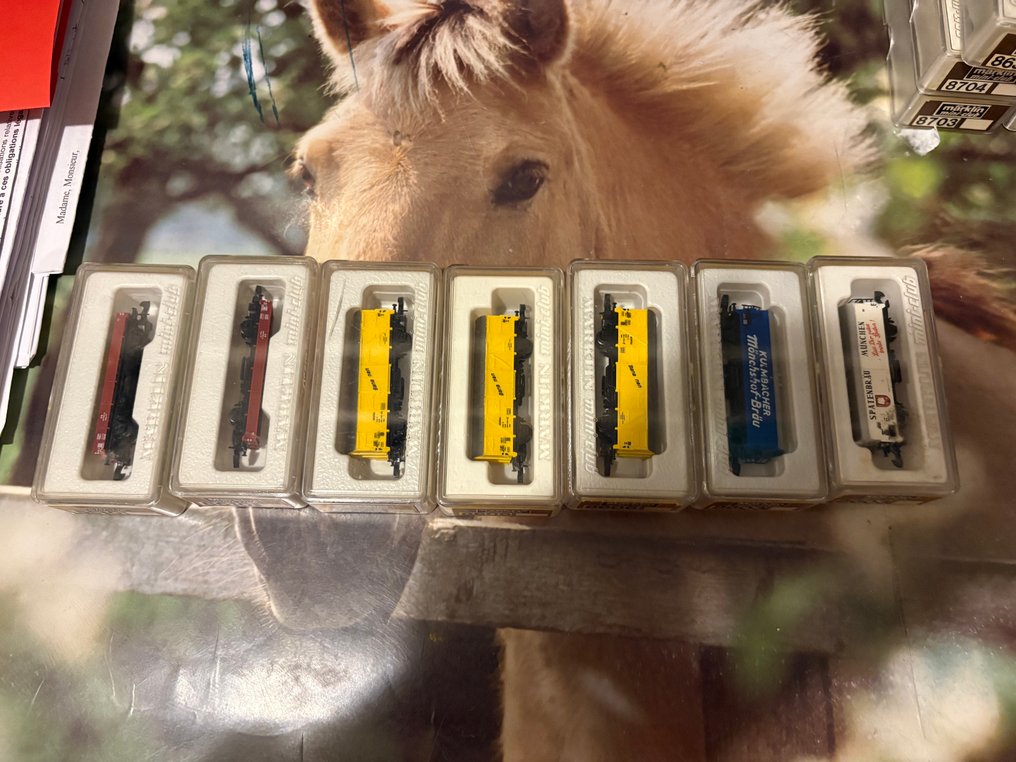 Märklin Z - 2 x 8610 / 2 x 8606 / 2x 8603 - Tren a escala (7) - Conjunto de vagones Märklin mini-club en cajas de plástico, con etiquetas de referencia visibles. - DB #1.0