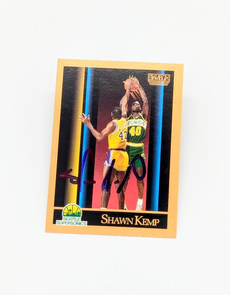 1989/90 Skybox Shawn Kemp - Hand Signed Rookie Card - Beckett Verified Autograph Card - 近全新(NM) #2.1