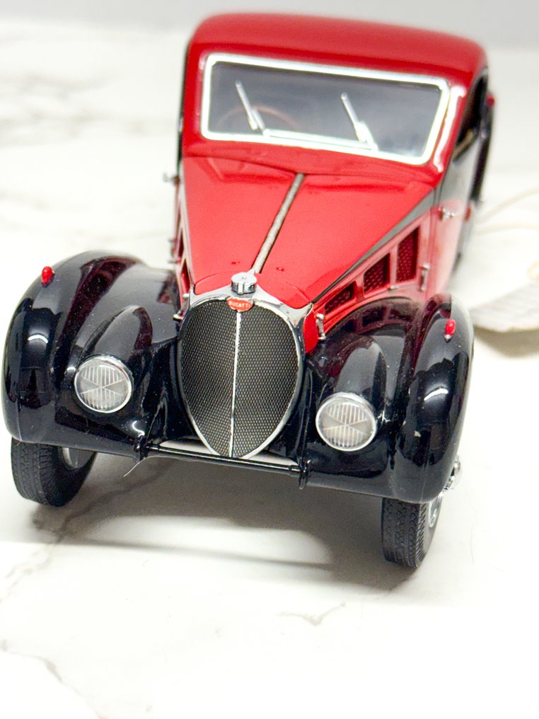 Franklin Mint 1:24 - Pienoismalliauto - 1936 BUGATTI TYPE 57 SC model car #1.0