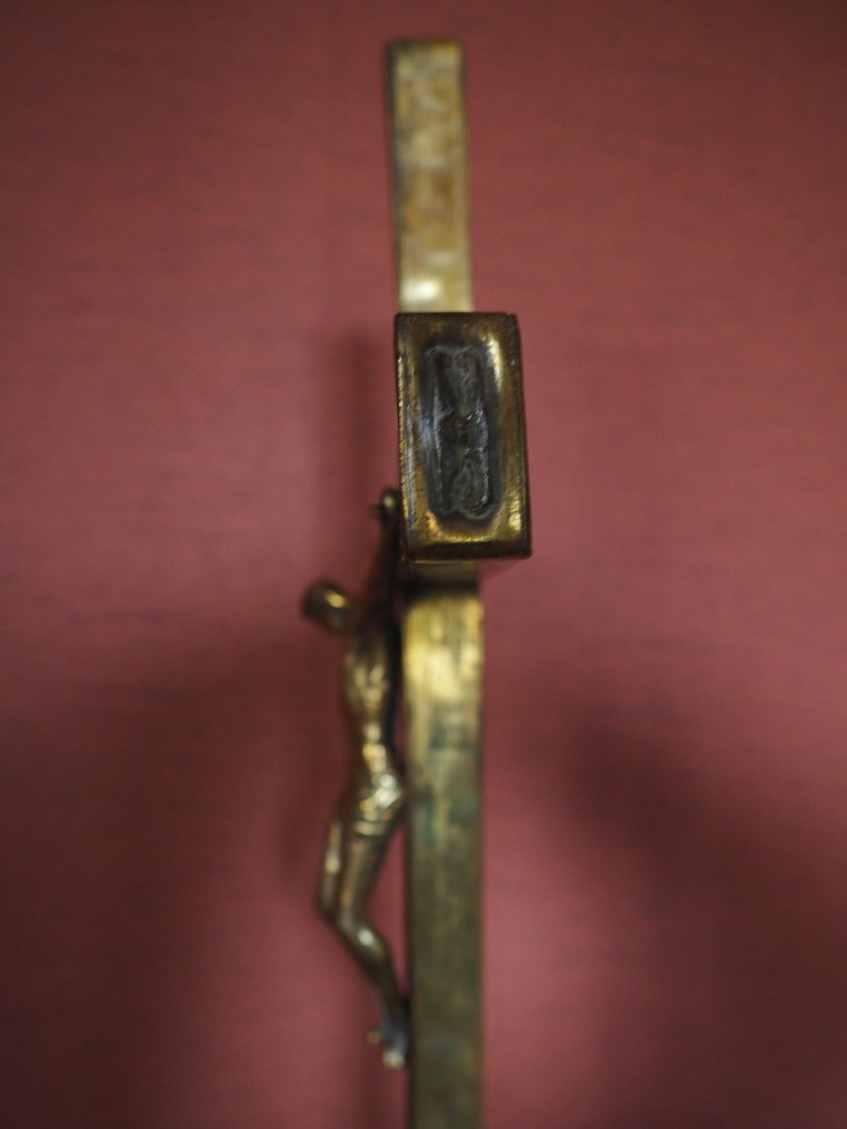 Crucifix - Laiton - XVIIe siècle - Une croix processionnelle baroque espagnole très rare du XVIIe siècle. #4.3