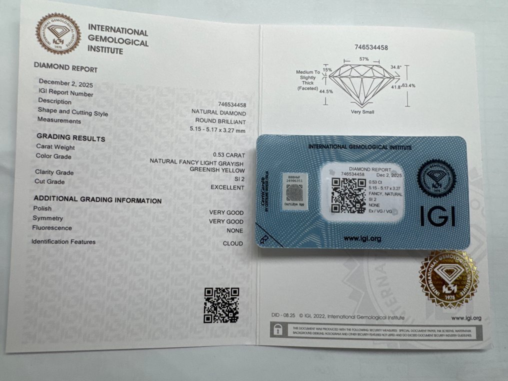χωρίς τιμή ασφαλείας - 1 pcs Διαμάντι  (Φυσικού χρώματος)  - 0.53 ct - Στρογγυλό - Fancy light Πρασινωπό, Γκριζωπό, Κίτρινο - SI2 - International Gemological Institute (IGI) #3.2
