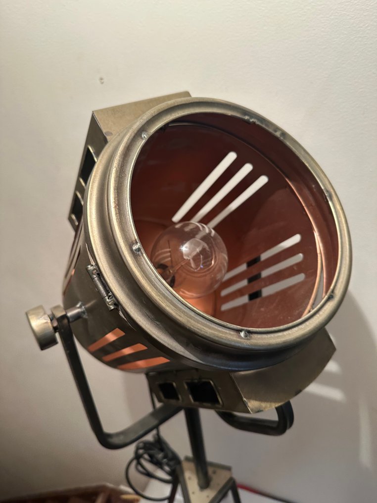 Lamp - Iron - Cinema lamp design #2.1