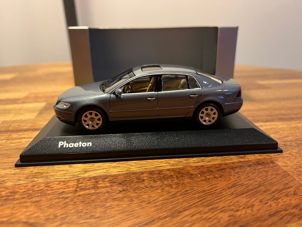 Minichamps 1:43 - Modell autó - Volkswagen Phaeton #1.0