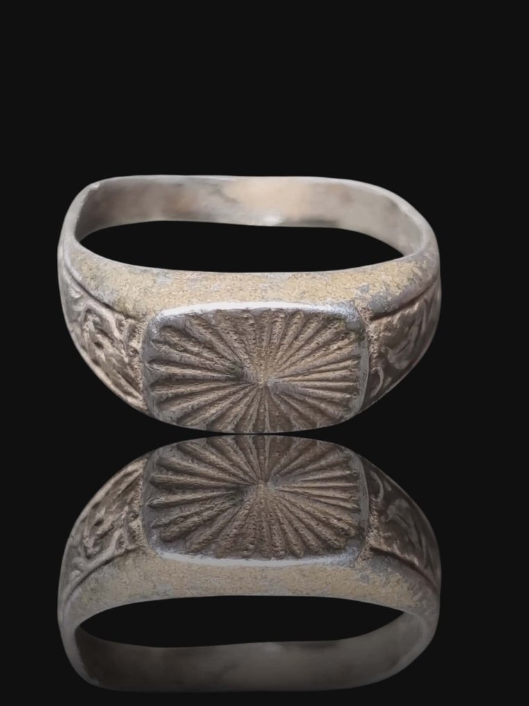 Post-medieval Silver, Interesting Solar Seal Ring (No reserve price) #2.1
